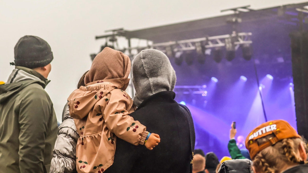 Ludzie oglądający koncert podczas G!festival.